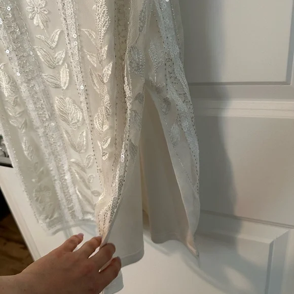 Elegant White Floral Embellished Dress - Picture 7 of 7